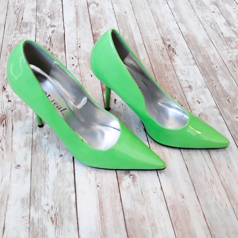 Wet Seal Neon Green Patent Leather Pointed Pump
